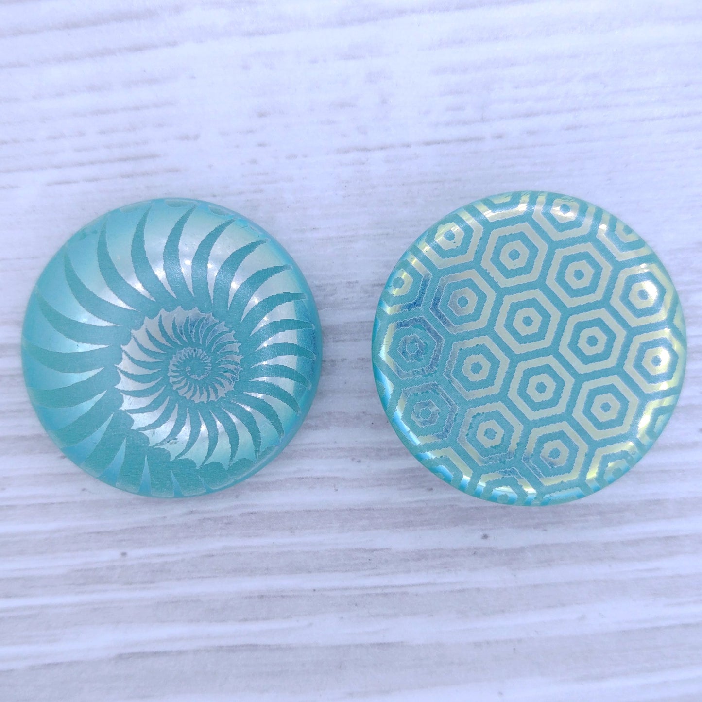 25mm Flatback Cabochon in Jade with Shell