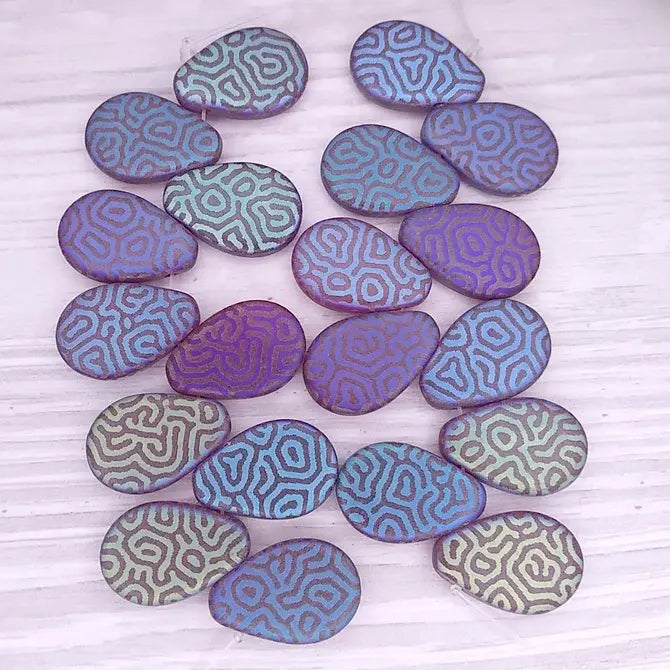 10 x Dark Red drops with laser etched Fingerprints (18x12mm)