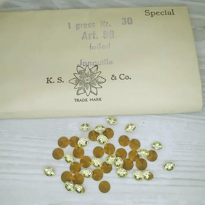 Pair of SS29 chatons in Jonquil (vintage Swarovski)