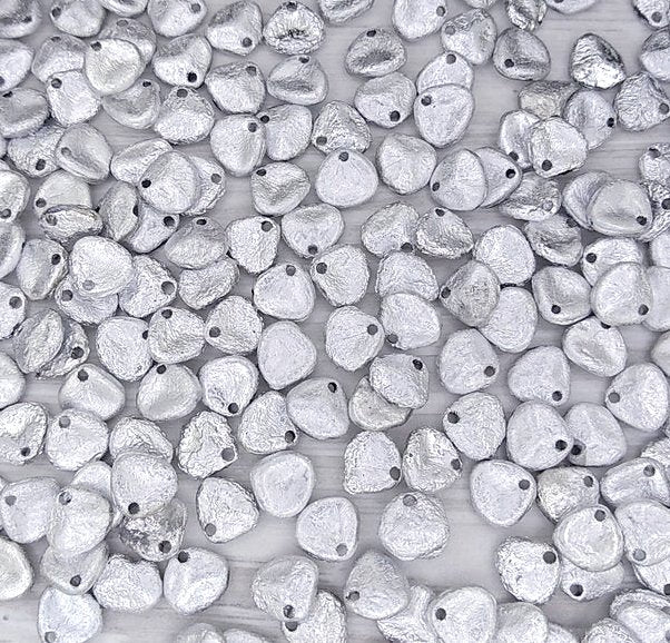 25 x small rose petals in Etched Silver (8x7mm)