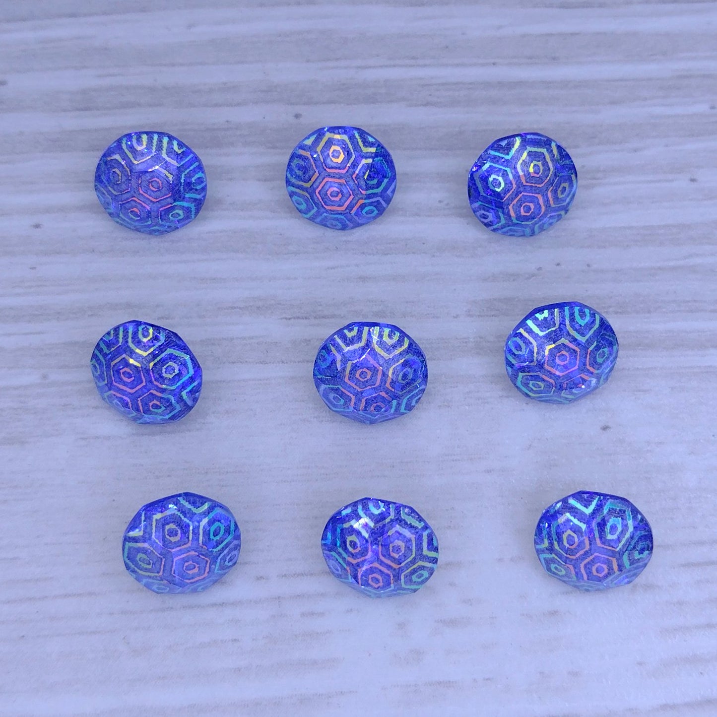 8mm Aurora chaton in Sapphire with laser etched Small Hexagons