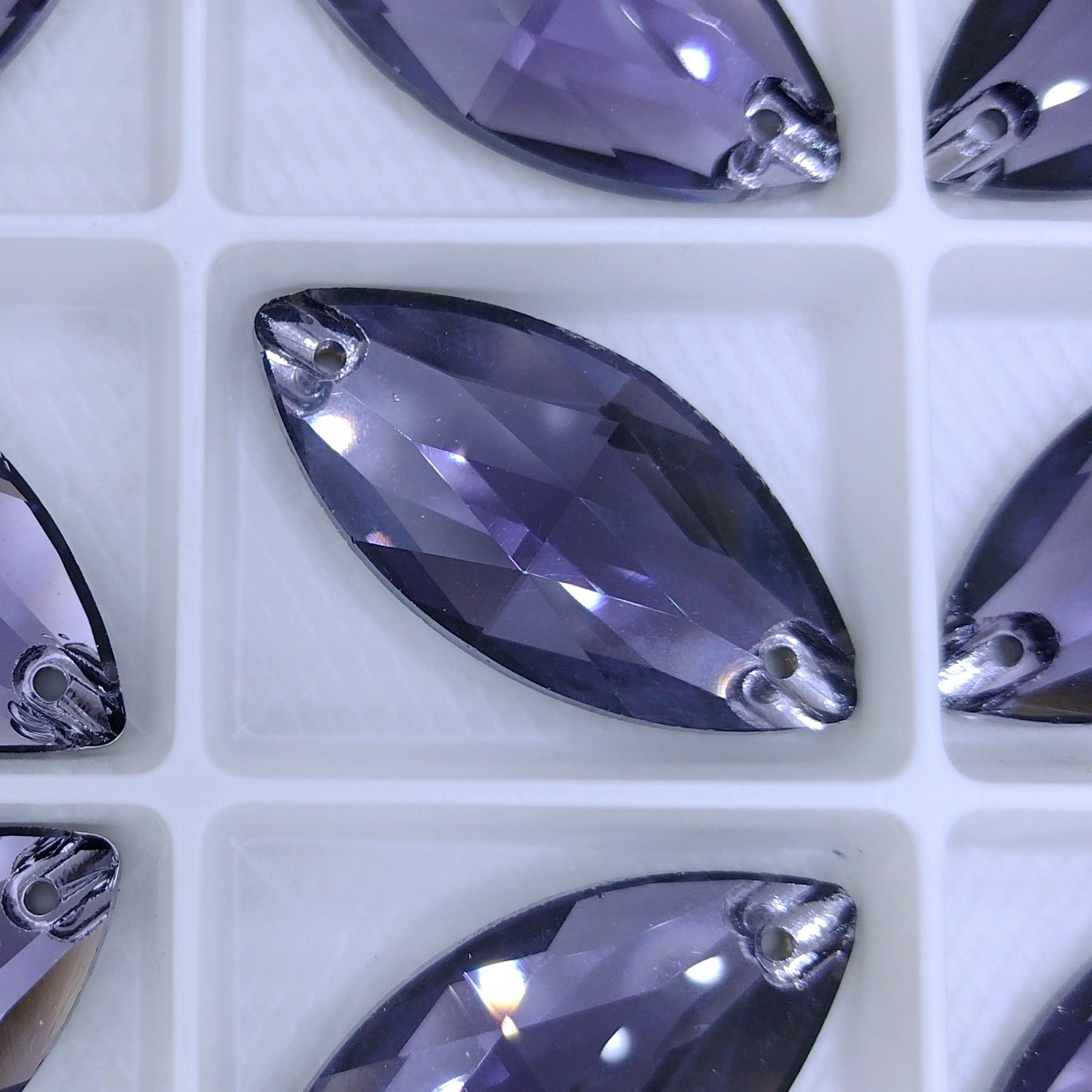 32x15mm Sew-on Navette in Amethyst (Aurora)