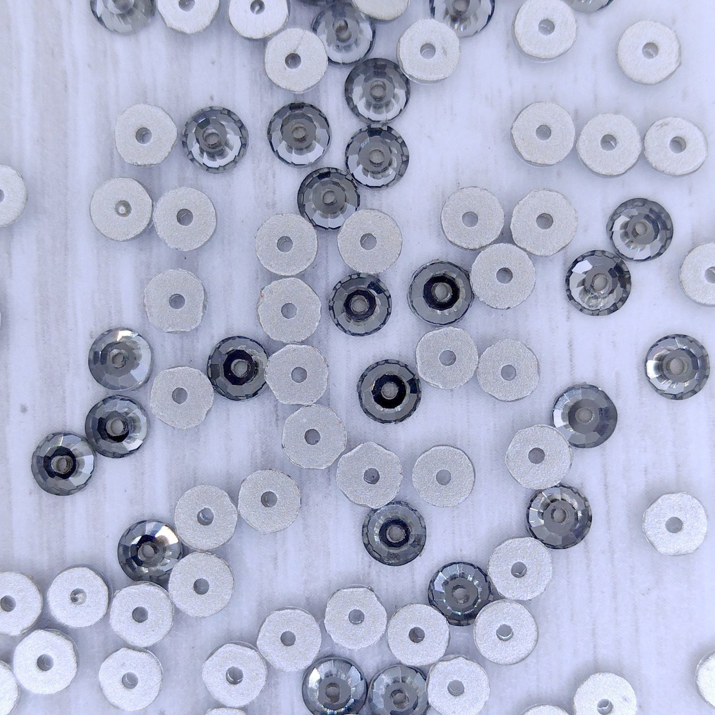 4mm Sequin or Rose I hole in Black Diamond (Aurora)