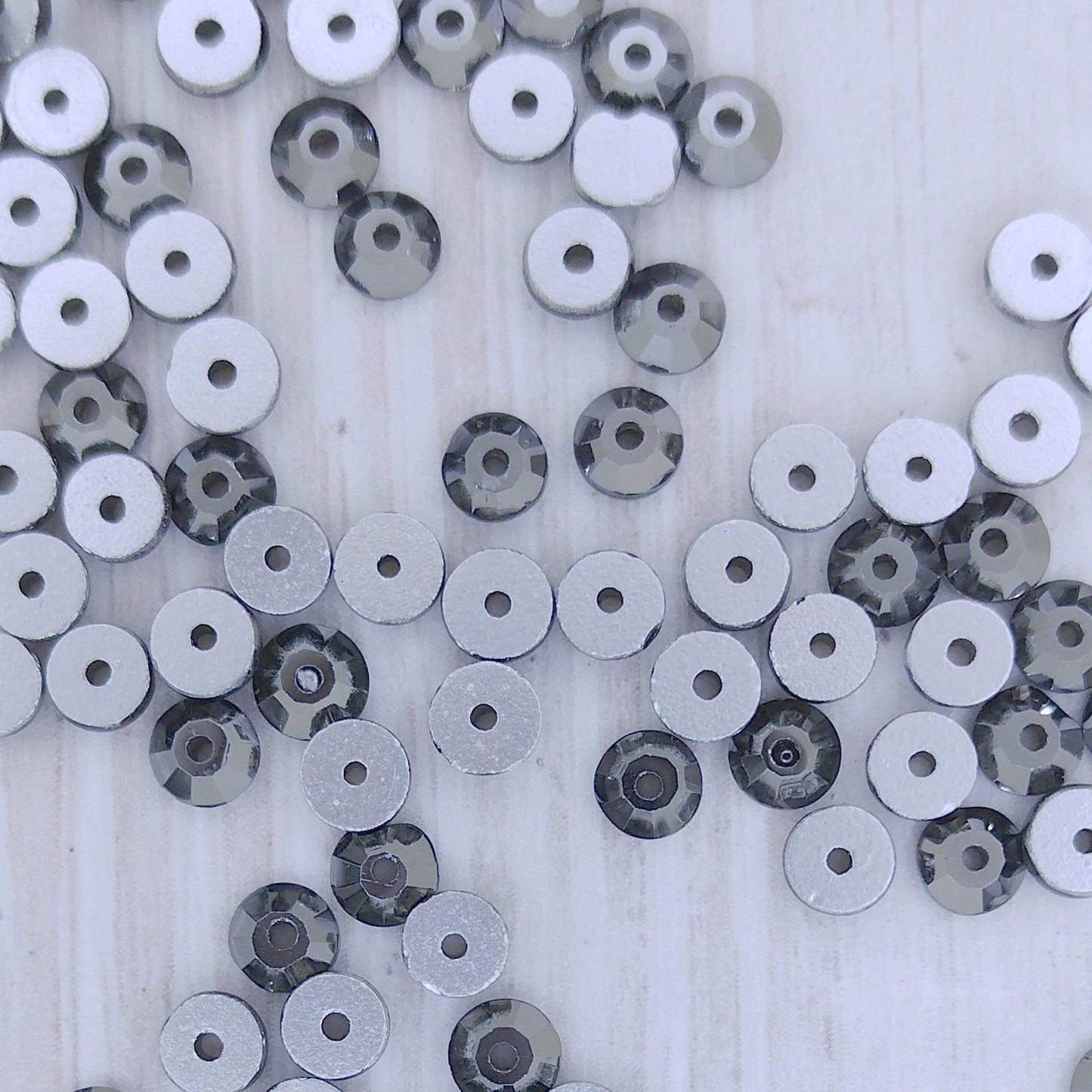 4mm Sequin or Rose I hole in Gunmetal (Aurora)