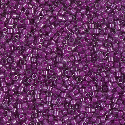 DB0281 - 1g Size 11/0 delicas in Lined Pale Blue/Magenta
