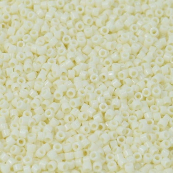 DB1130 - 1g Size 11/0 delicas in Opaque Ivory