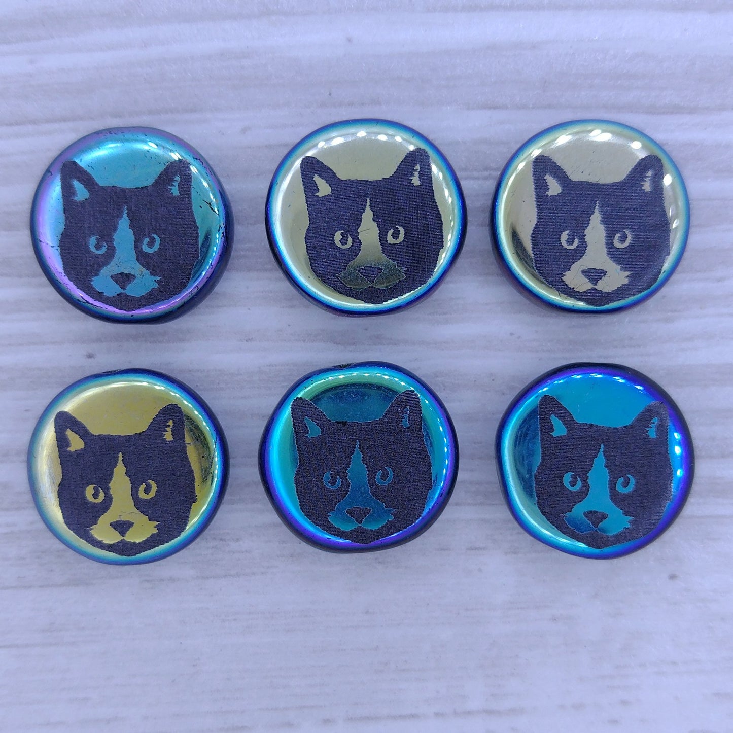 4 x 14mm disc beads in Black with cat face