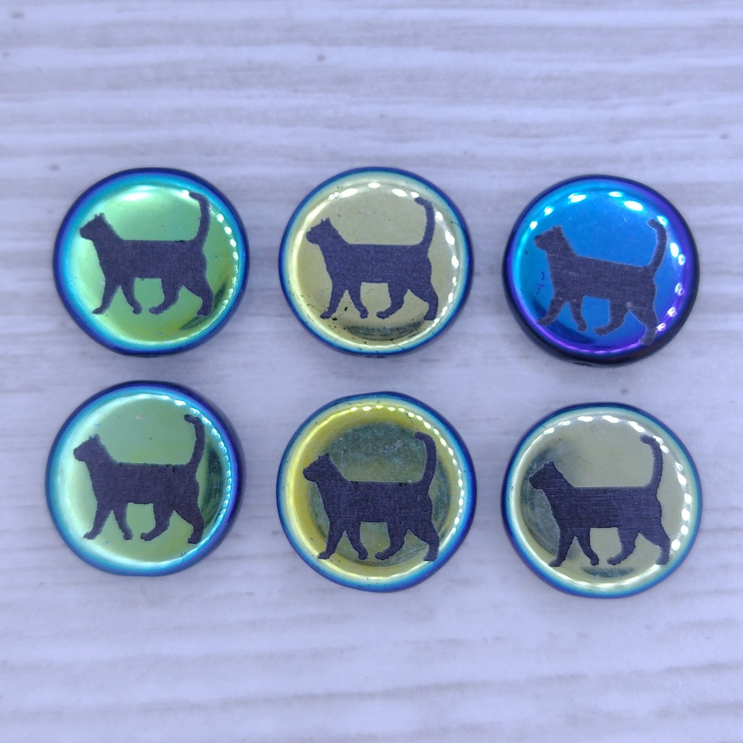 4 x 14mm disc beads in Black with walking cat
