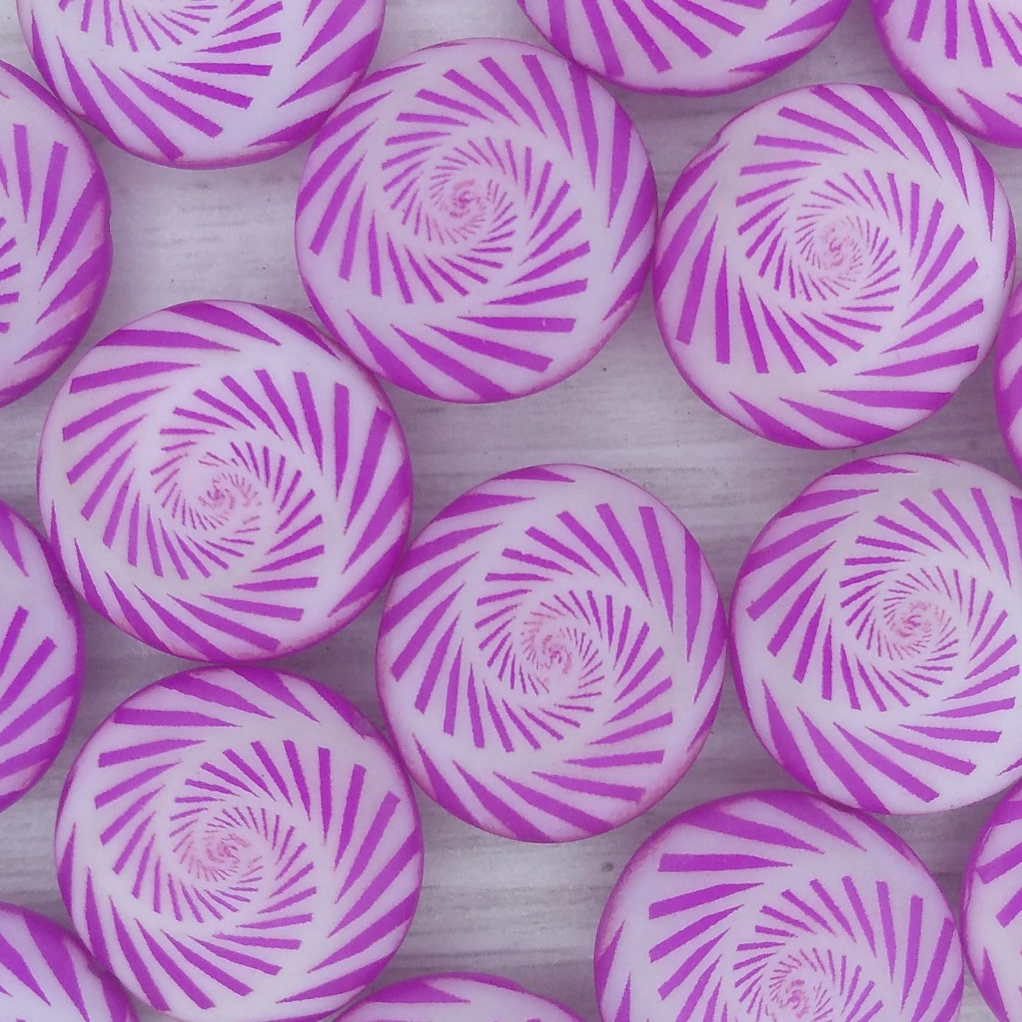5 x 17mm lentil beads in Neon Dark Purple with Spiral