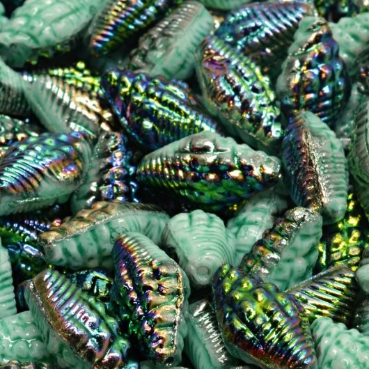 8 x Mitre shells in Green Marble/Crystal Vitrail (16x8mm)