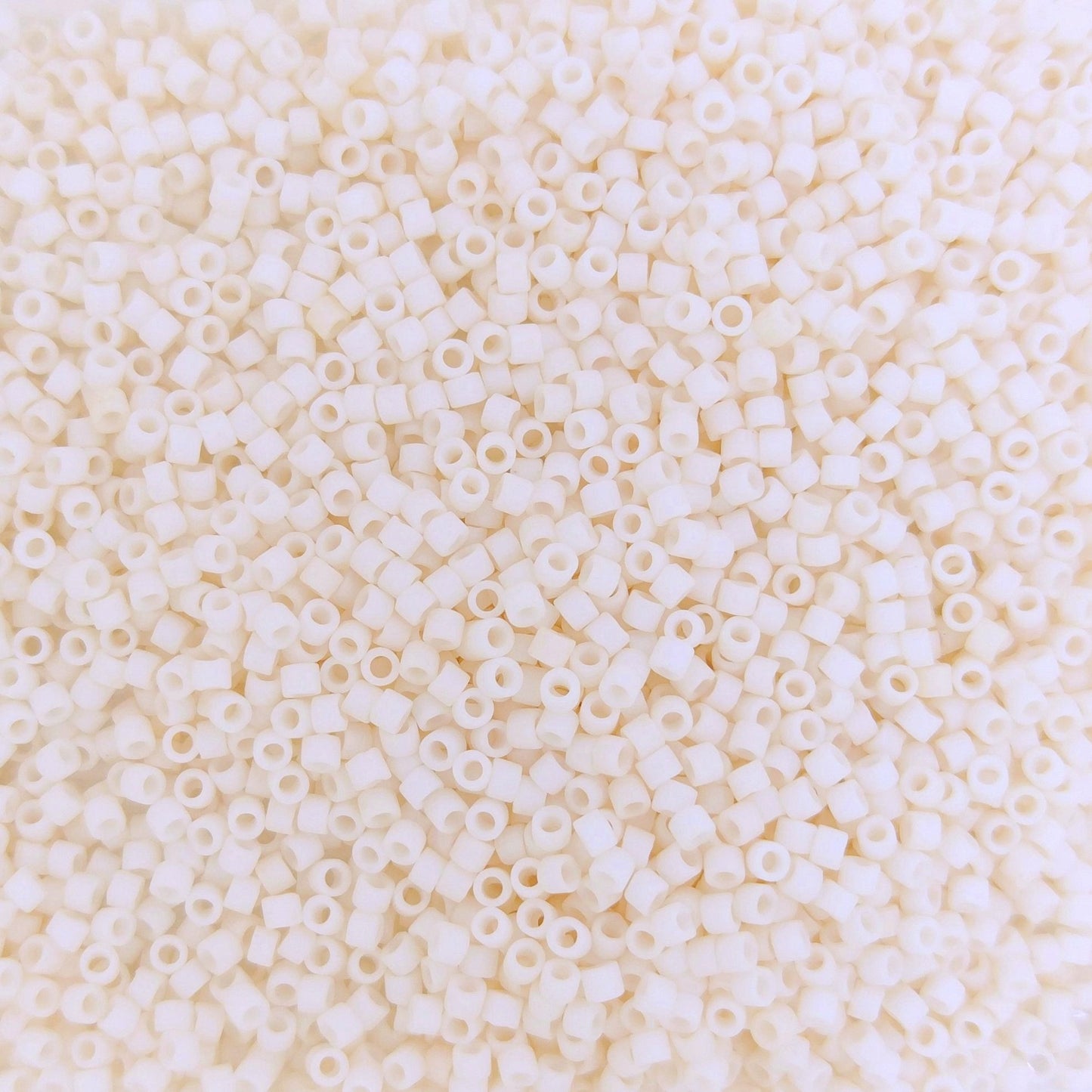 DB1510 - 5g Size 11/0 delicas in Matt Opaque Bisque White