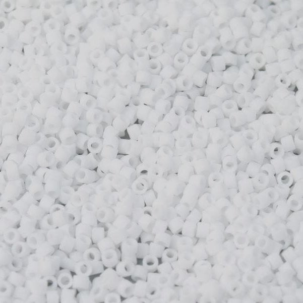 DB0750 - 1g Size 11/0 delicas in Matt Opaque White