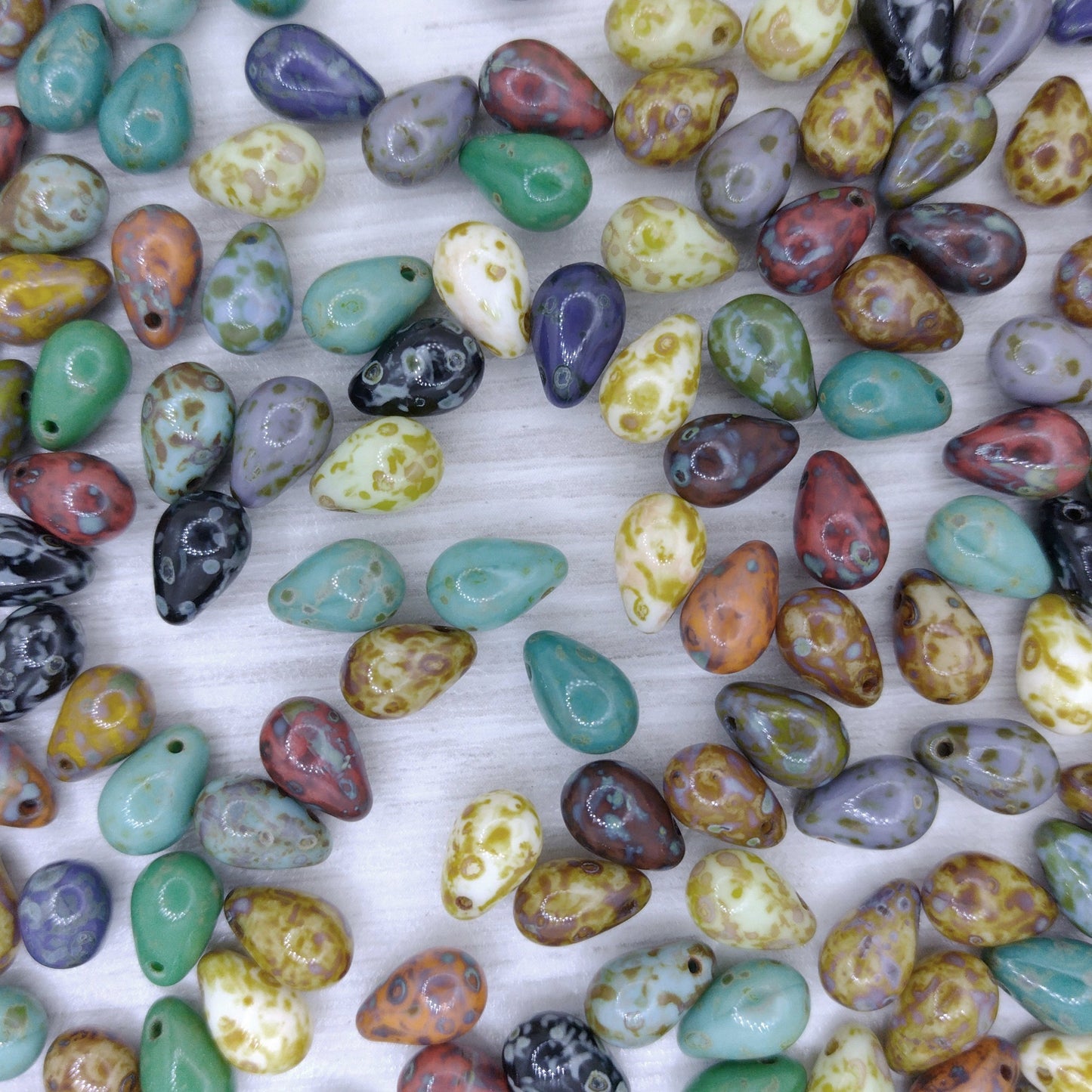 20 x drops in Picasso Mix (9x6mm)