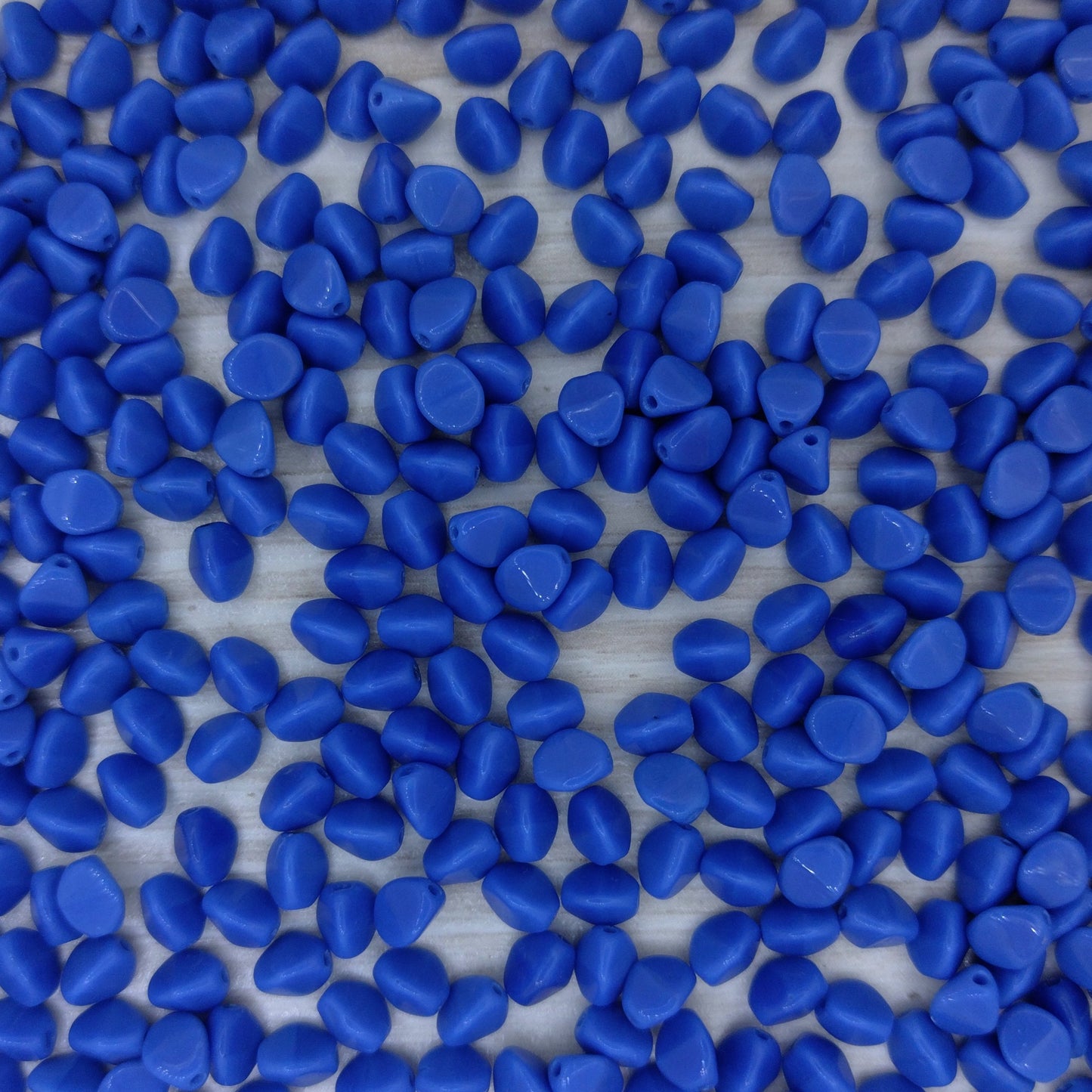 50 x Pinch beads in Opaque Blue