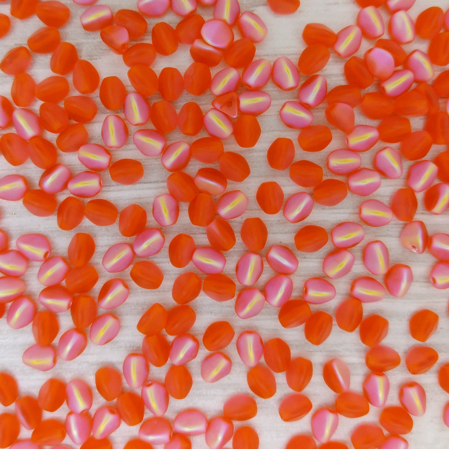 50 x pinch beads in Hyacinth AB