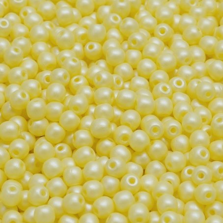 50 x 4mm round beads in Pastel Yellow