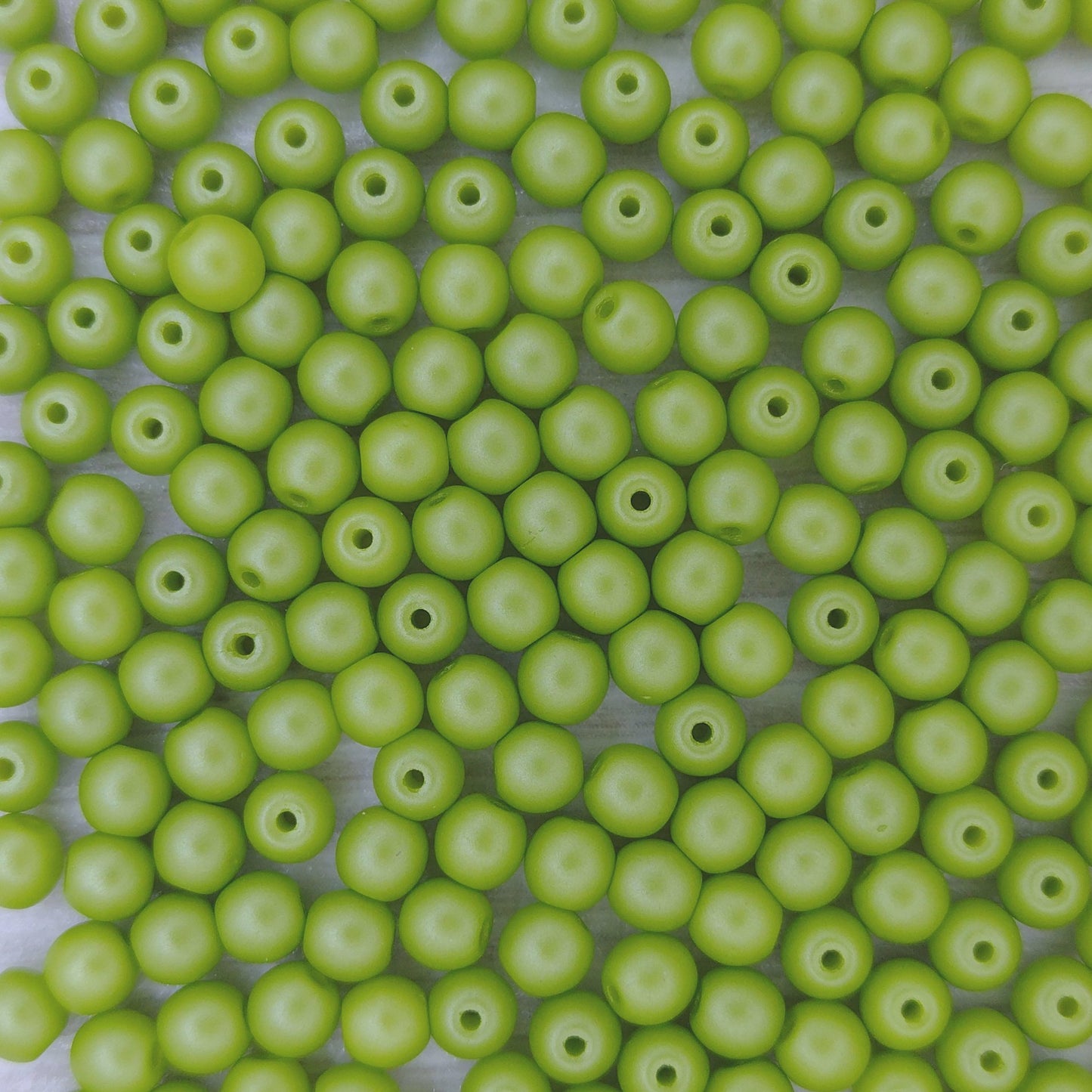 50 x 4mm round beads in Powder Lime