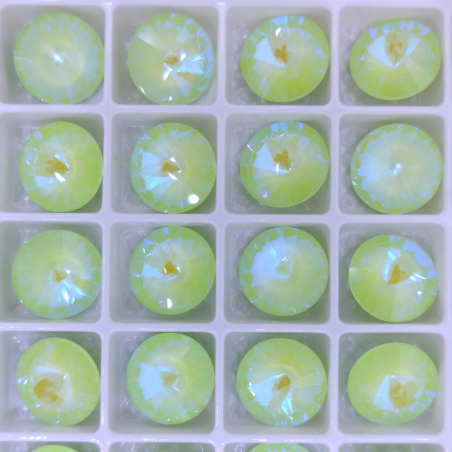 12mm rivoli in Mint Green Delite (Aurora)