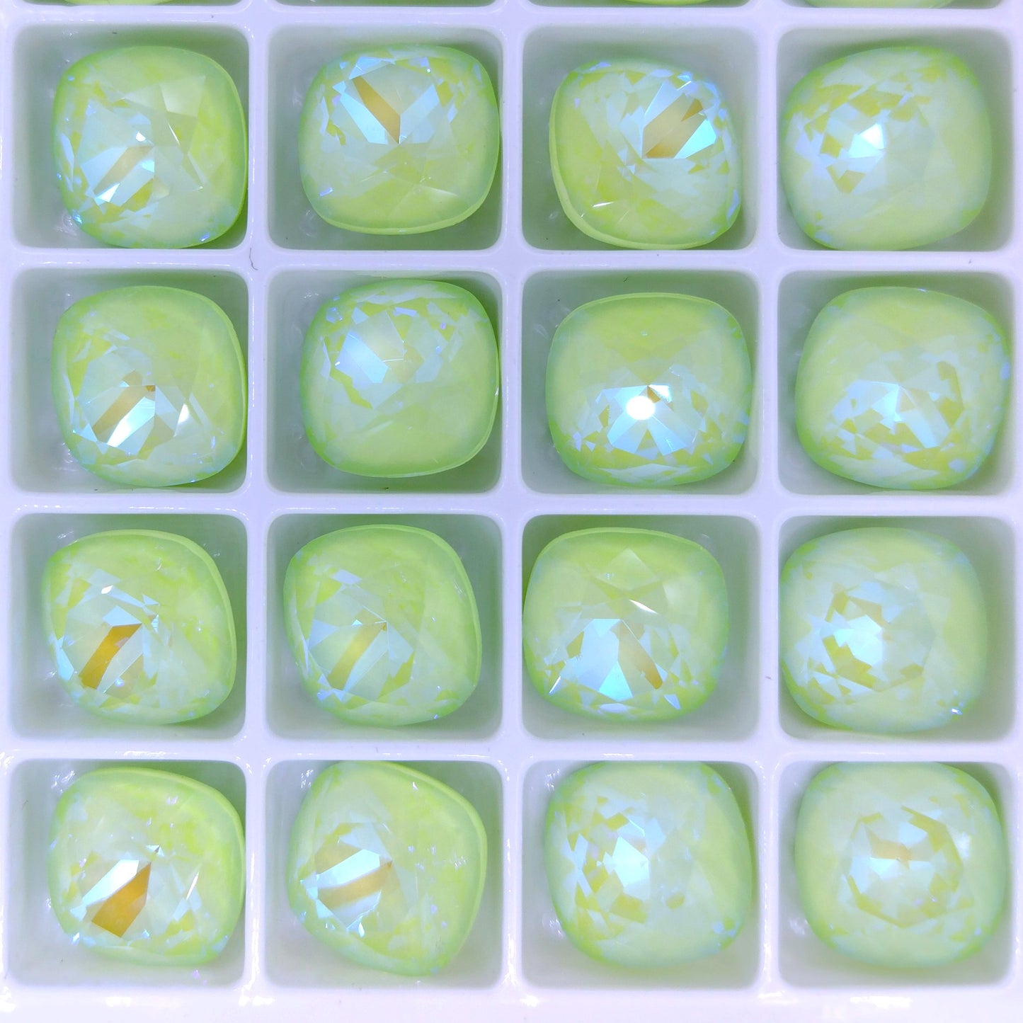 12mm round square in Mint Green Delite (Aurora)