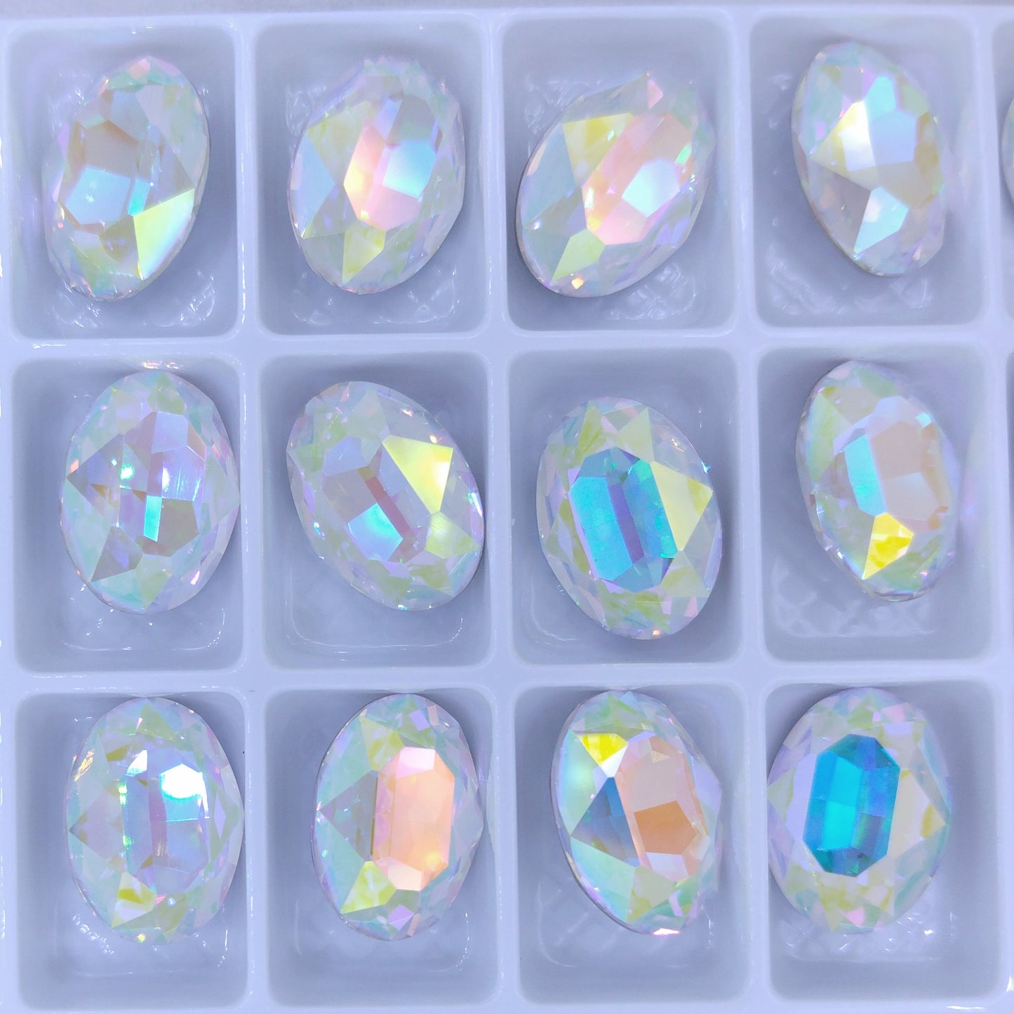 14x10mm Oval in Crystal AB (Aurora)