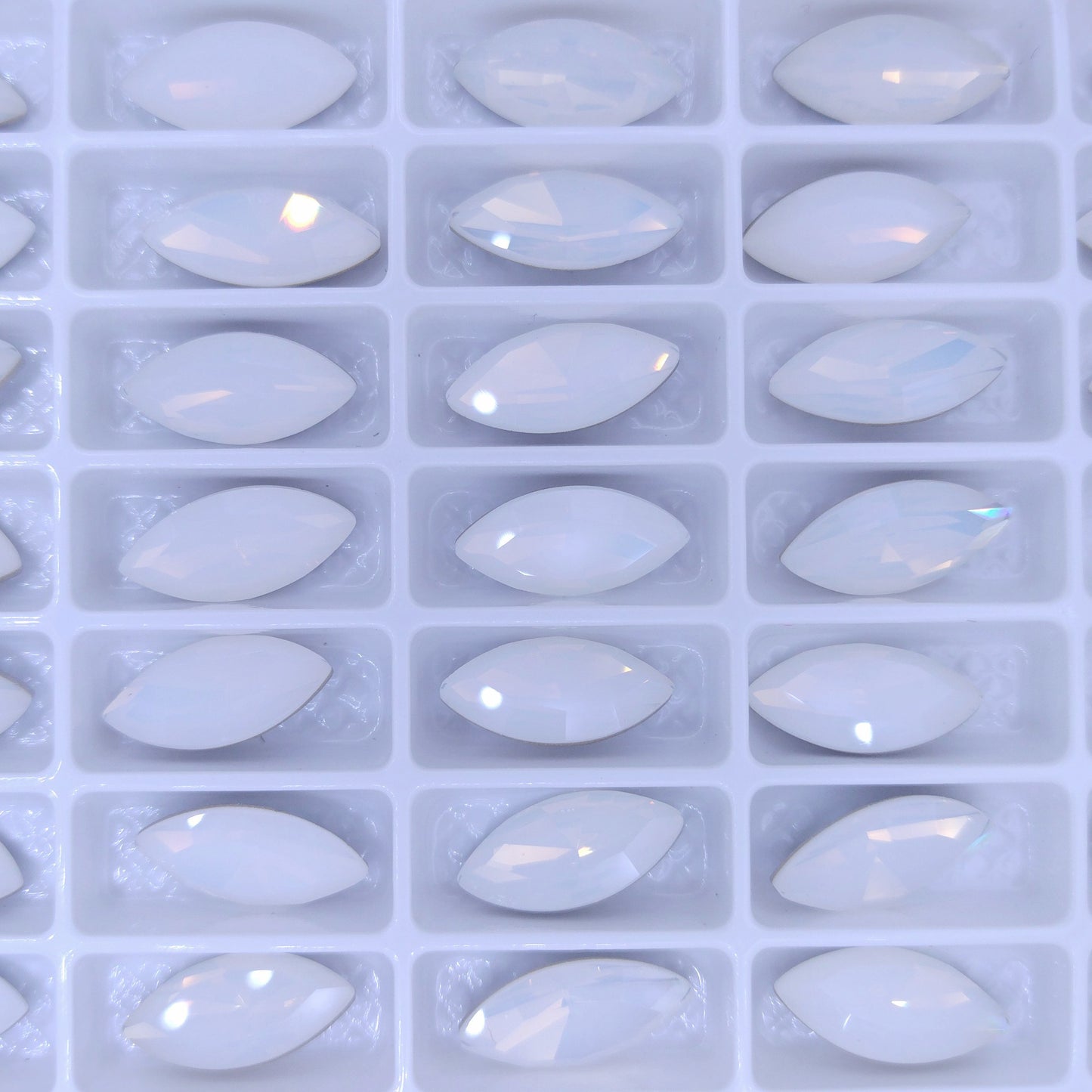15x7mm Navette in White Opal (Aurora)