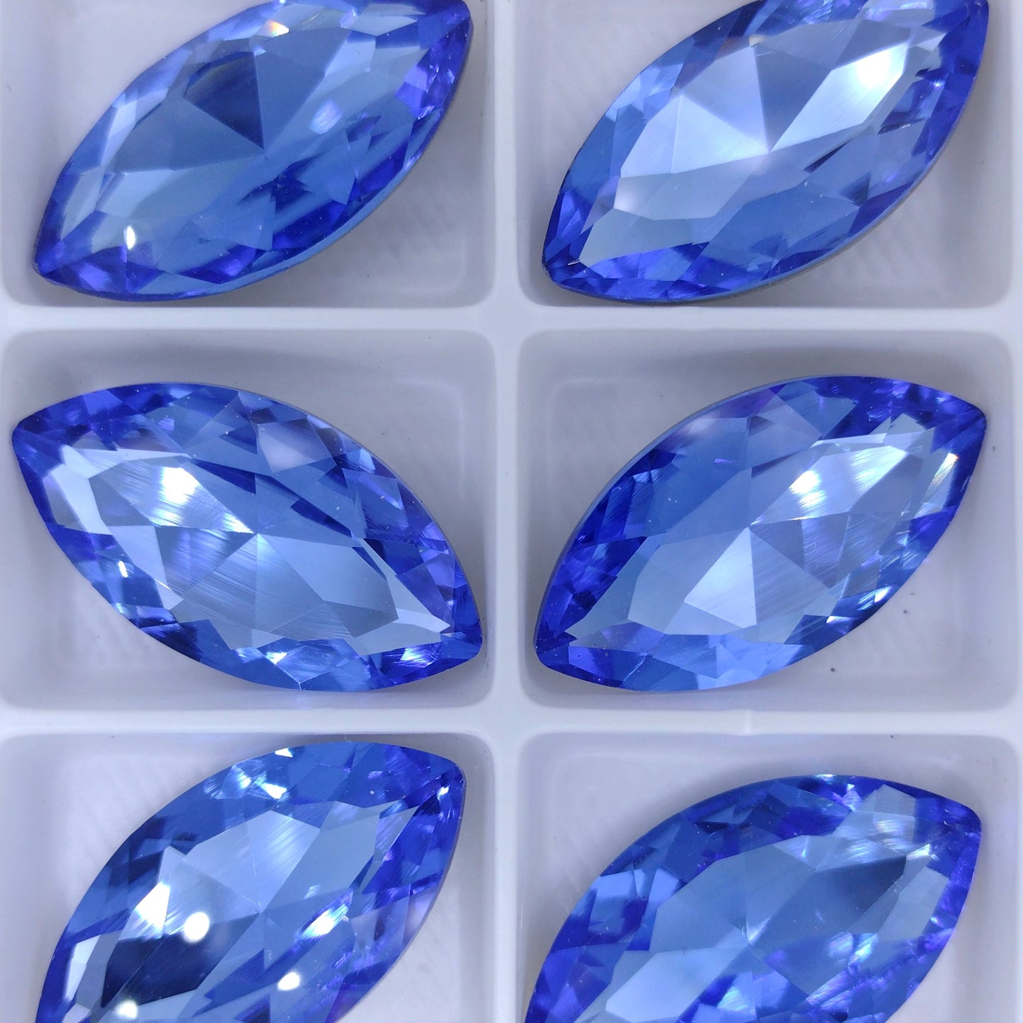 32x17mm Classical Navette in Sapphire (Aurora)