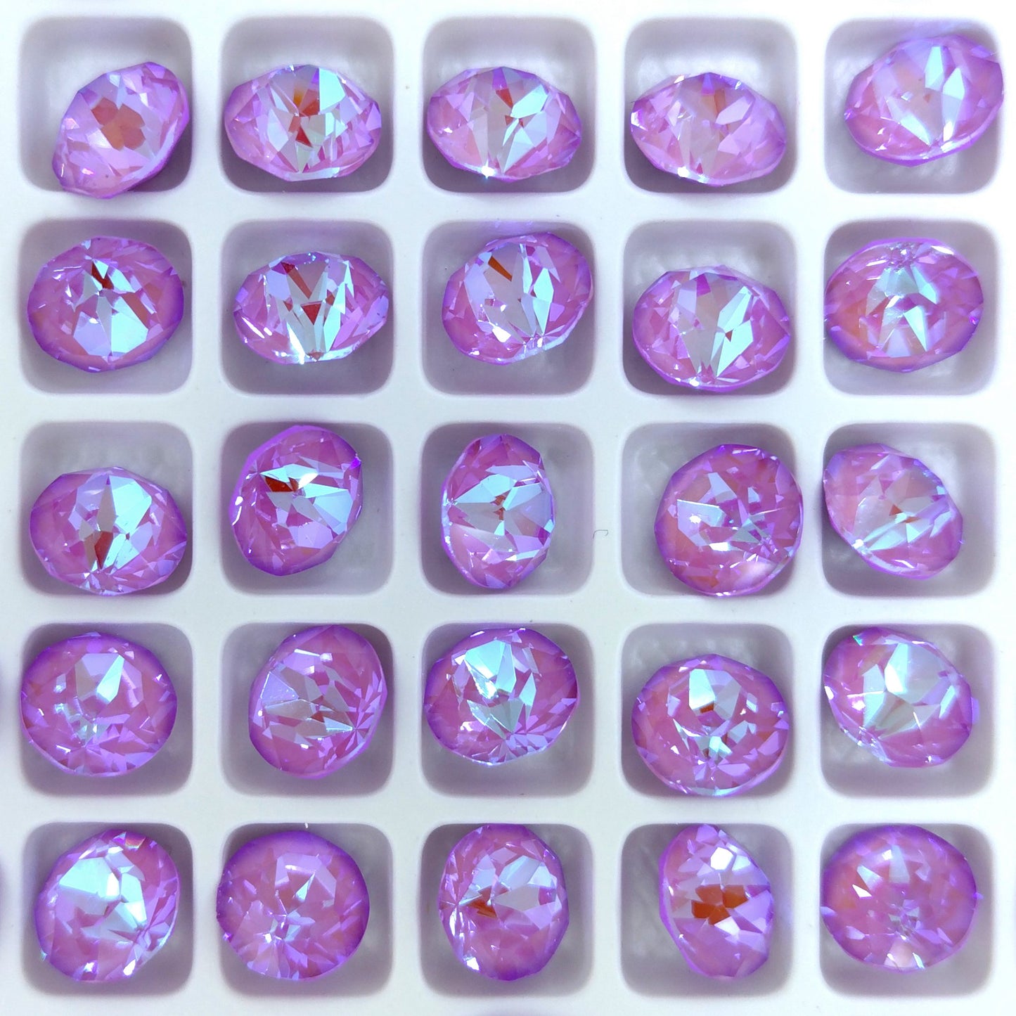 8mm chaton in Crystal Lilac Delite (Aurora)