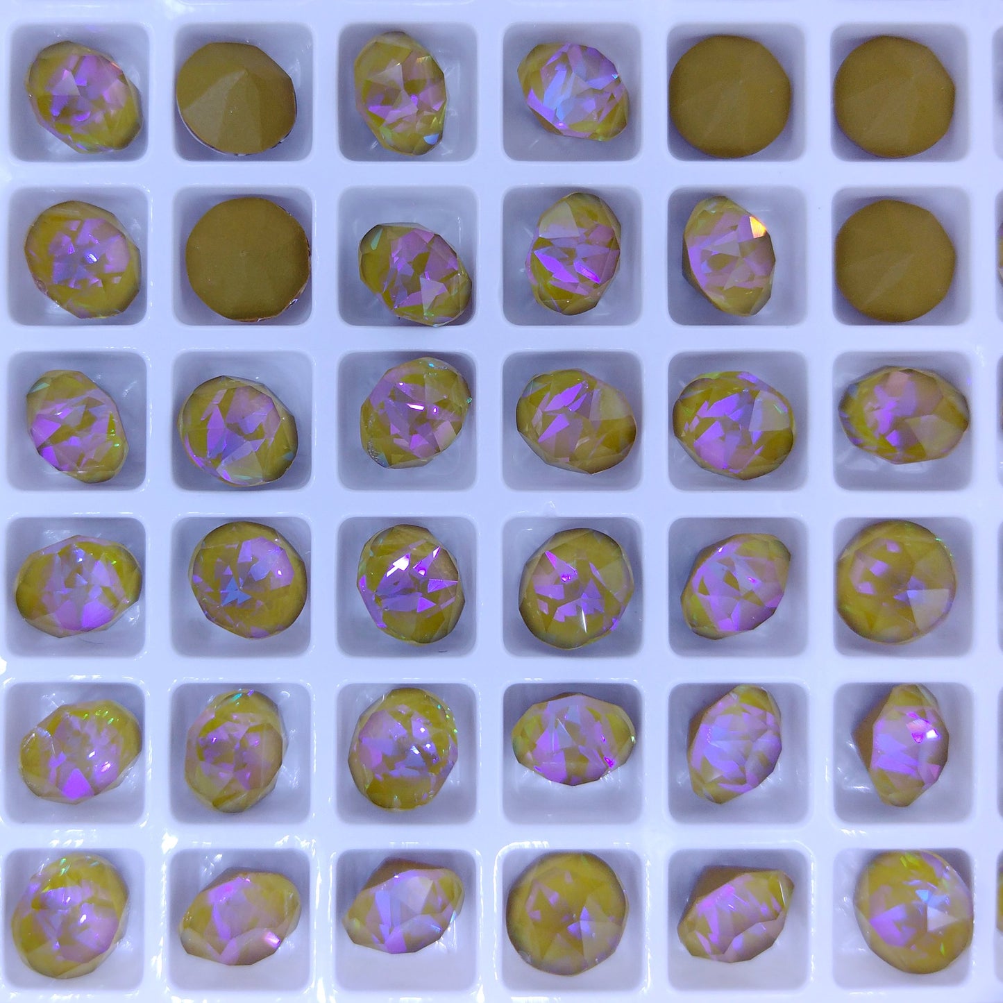 8mm chaton in Crystal Ochre Delite (Aurora)