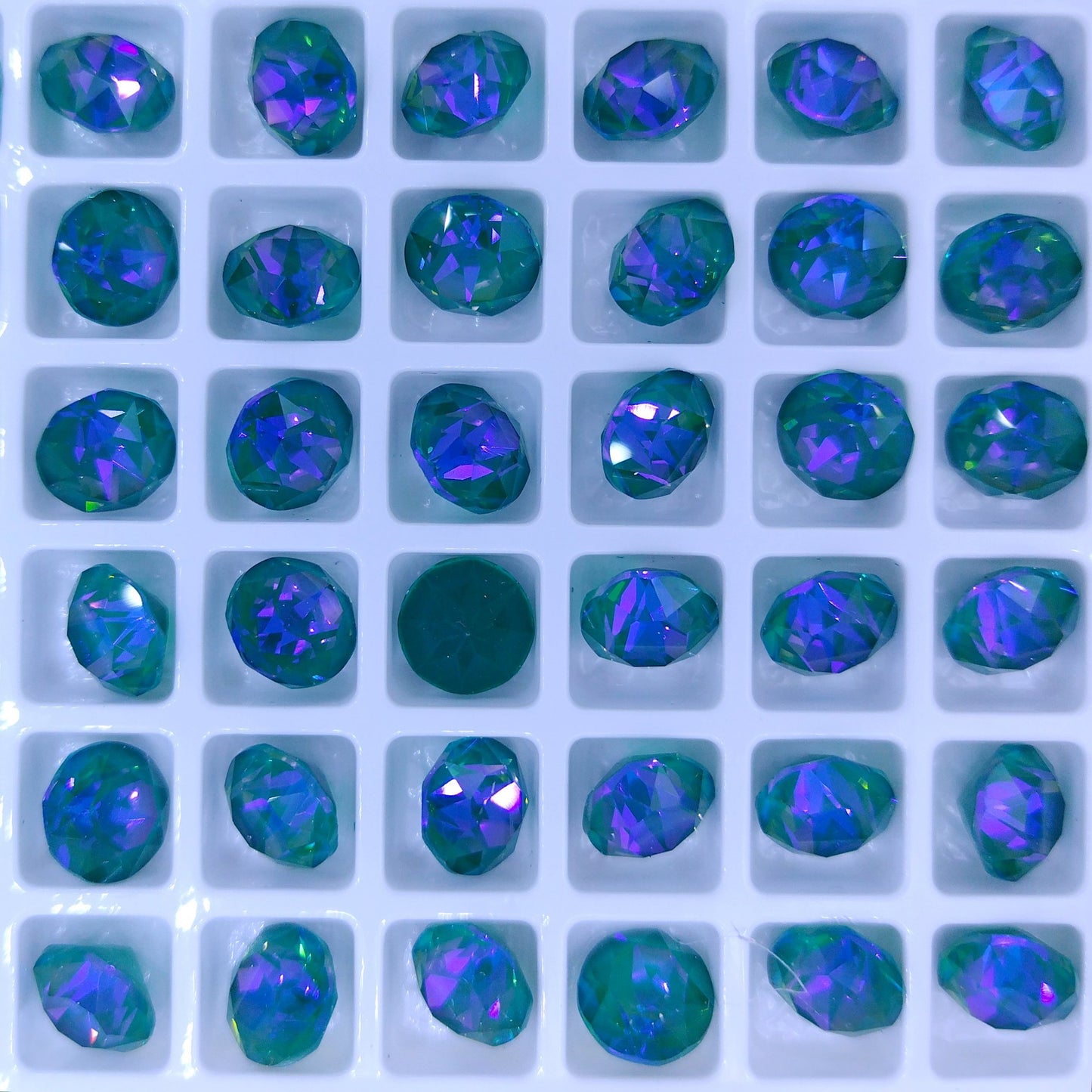 8mm chaton in Crystal Royal Blue Delite (Aurora)