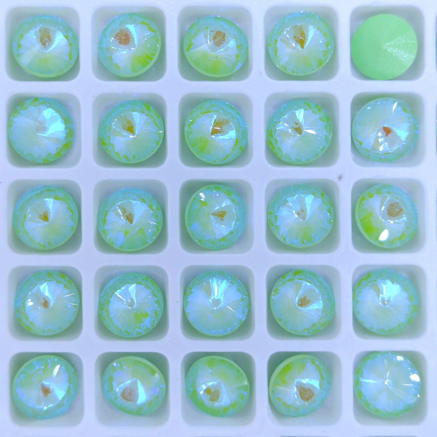 8mm rivoli in Crystal Mint Green Delite (Aurora)