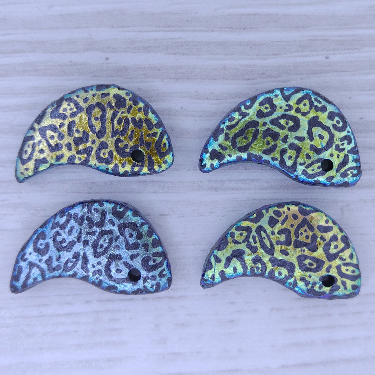Large Black claw shaped drop with laser etched Jaguar design (22x13mm)
