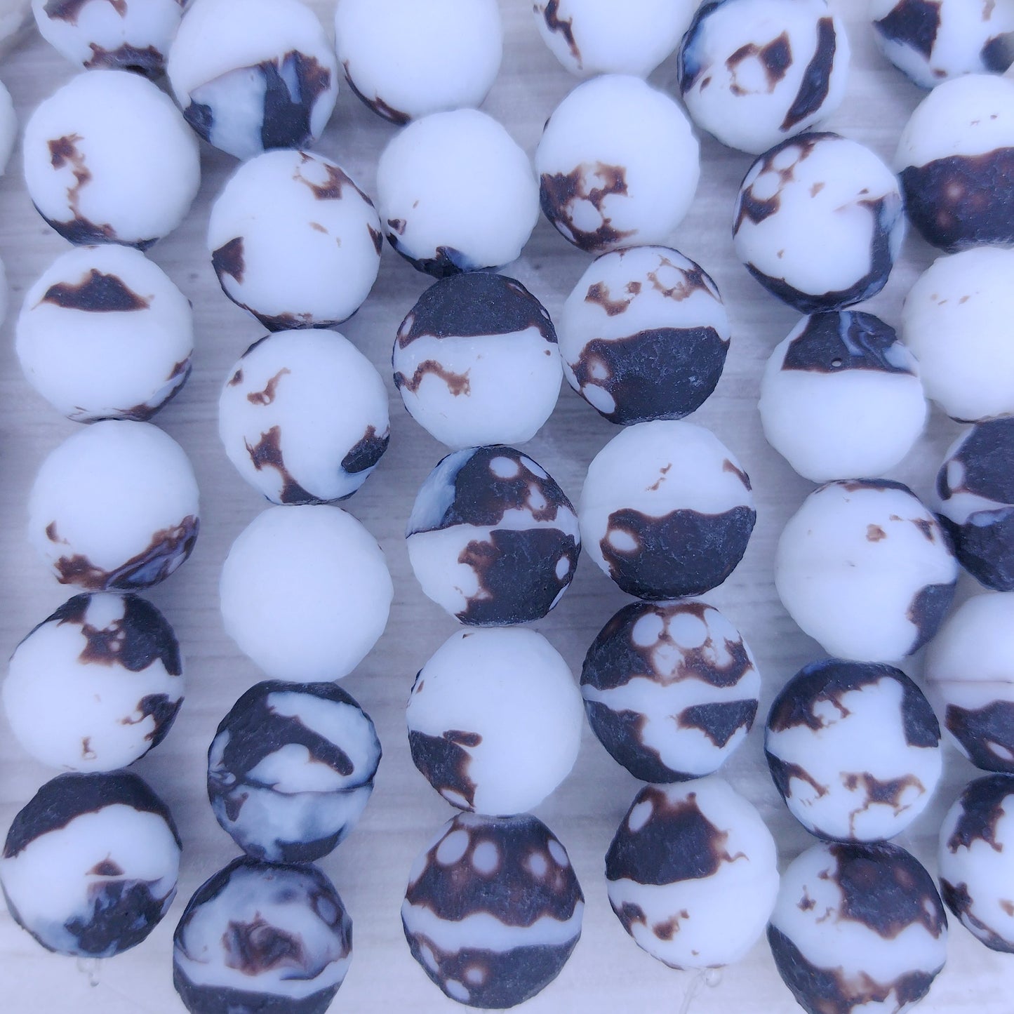 6 x 13mm round beads in etched White and Brown