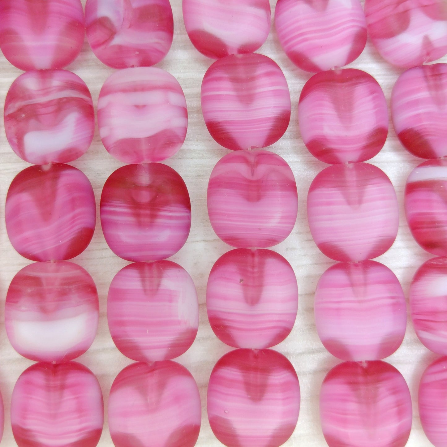 6 x ovals in Pink and White marble (17x15mm)