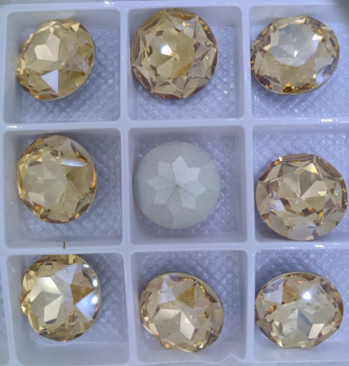 18mm Chaton in Crystal Golden Shadow (Aurora)