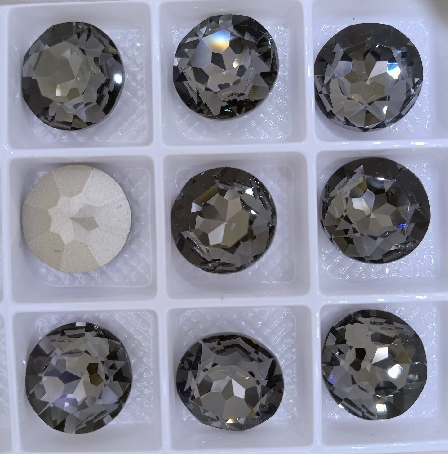 18mm Chaton in Black Diamond (Aurora)