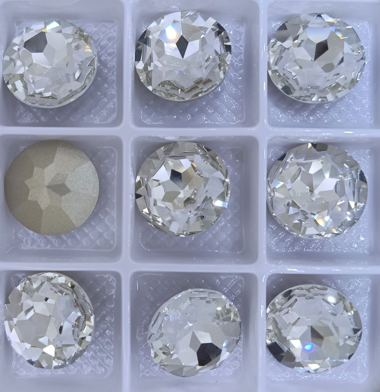 18mm Chaton in Crystal (Aurora)