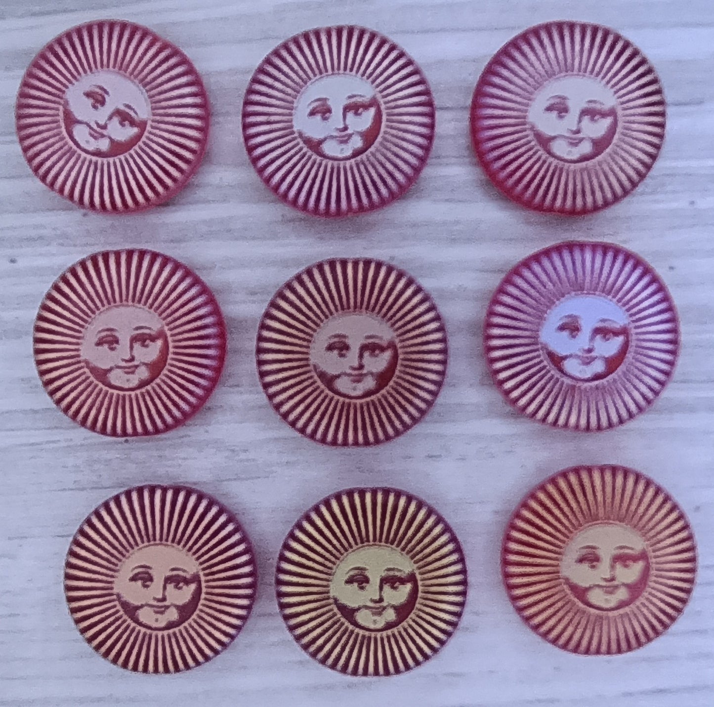 4 x 17mm discs in Matt Red with laser etched small face