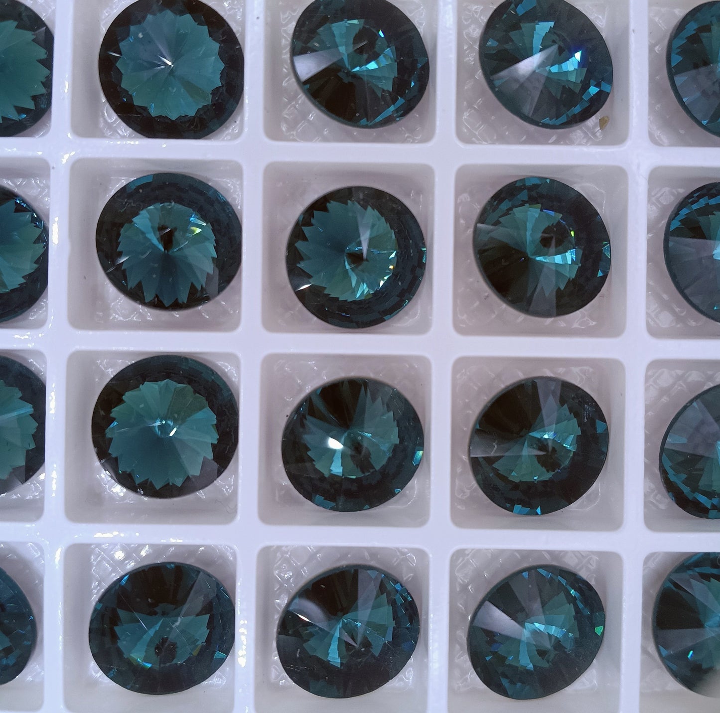 14mm rivoli in Indicolite (Aurora)