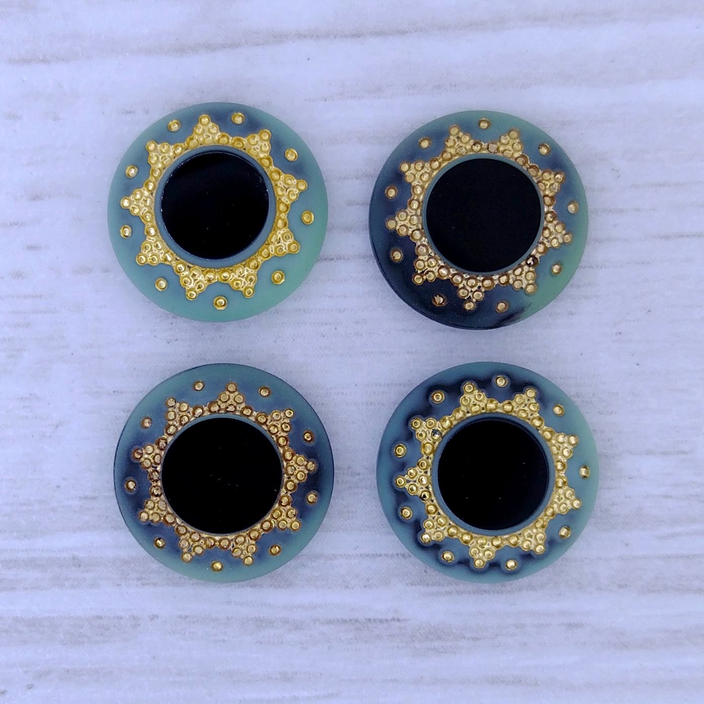 1327 - 11mm Cabochon in Green/Black with Gold