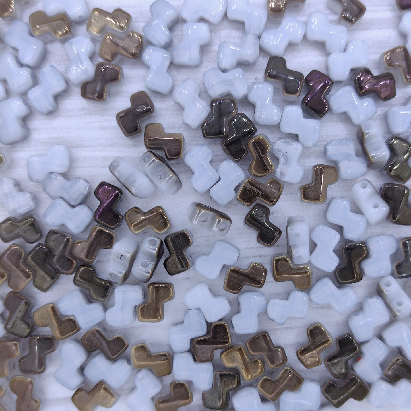 25 x Z beads in Alabaster Valentinite