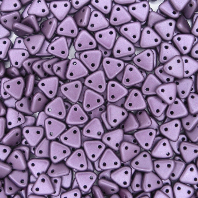 50 x CzechMate triangles in Pearl Coat Purple Velvet