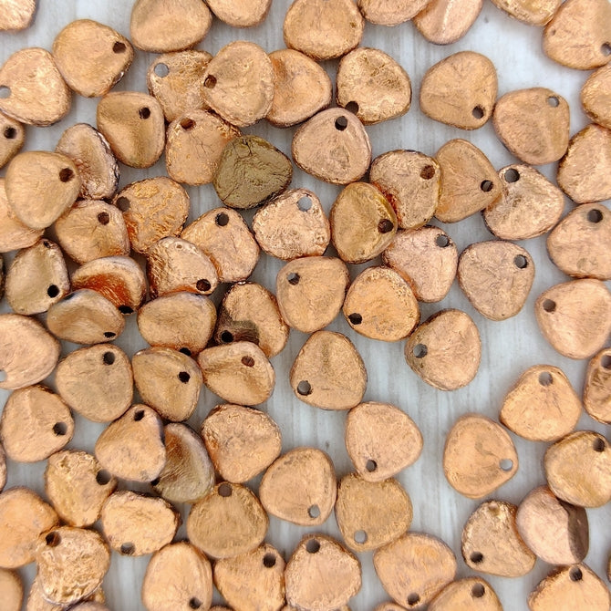 25 x small rose petals in etched Full Capri Gold (8x7mm)