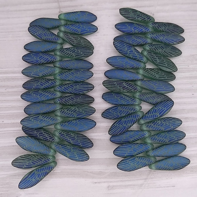 25 x daggers in Matt Green with laser etched wings (5x16mm)