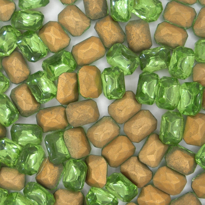 Cab71 - 8x6mm octagonal cabochon in Peridot Green (Vintage) Cab71