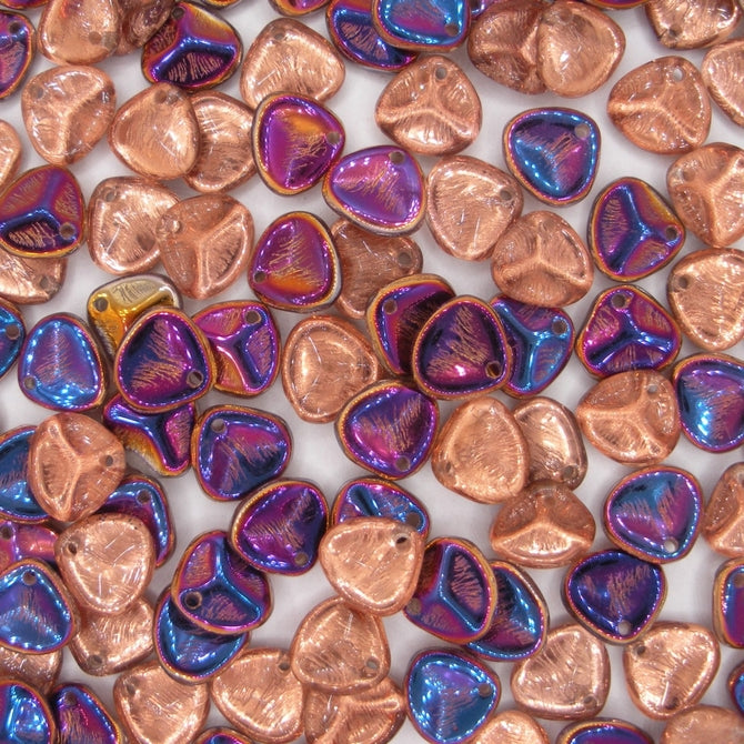 25 x small rose petals in Crystal Sliperit (8x7mm)