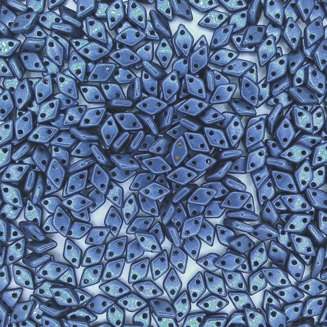 50 x CzechMate diamonds in Saturated Metallic Ultra Violet