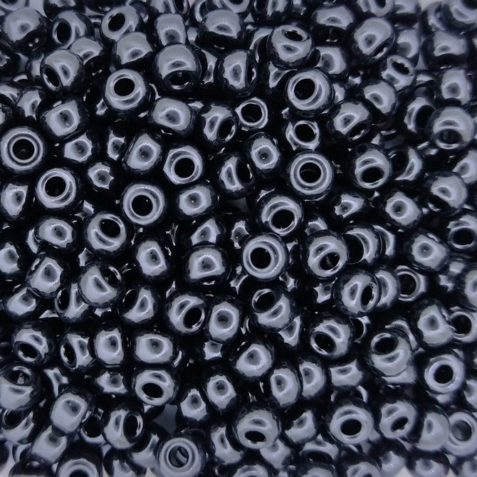 0401 - 10g Size 6/0 Miyuki seed beads in Black