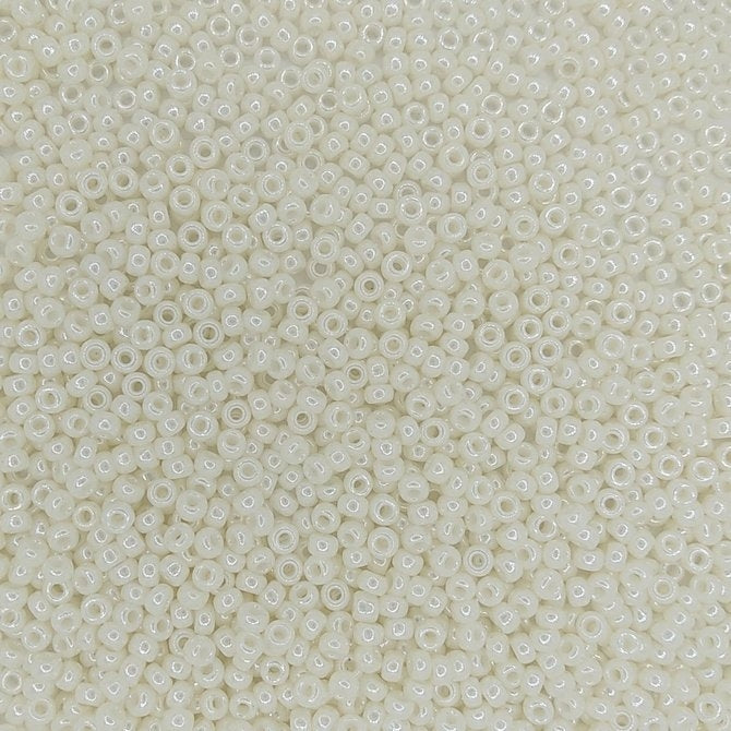 0592 - 10g Size 8/0 Miyuki seed beads in Antique Ivory Ceylon