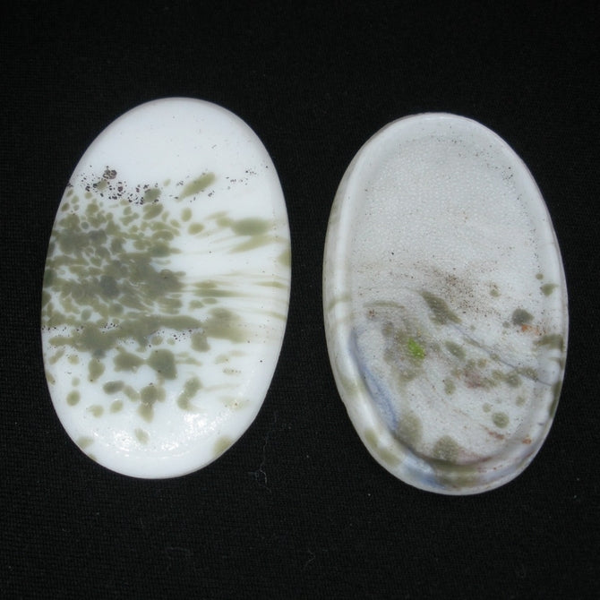 Cab102 - 50mm oval disc in Green and White (vintage)