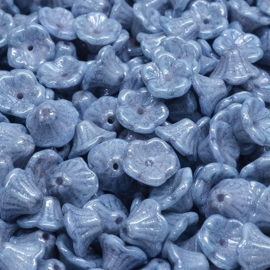 25 x flower cups in Alabaster/Baby Blue Lustre (7x5mm)